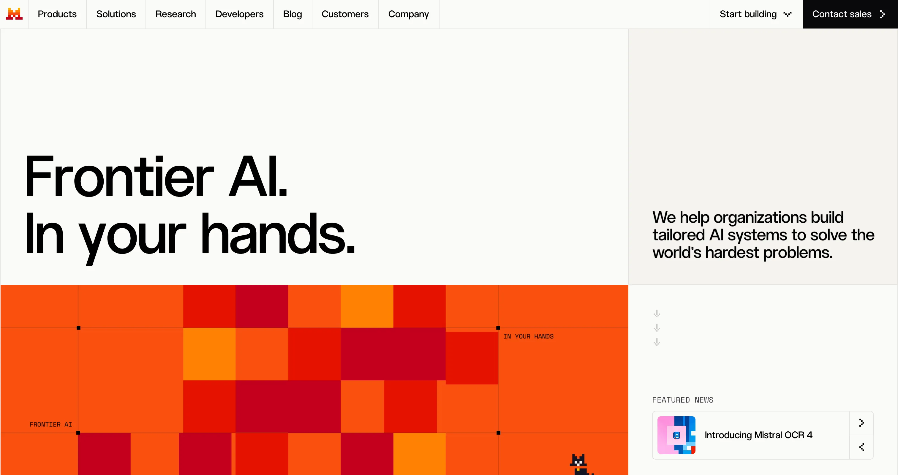 Mistral, el modelo de IA europeo, en la página de inicio de mistral.ai con el lema "Frontier AI. In your hands."